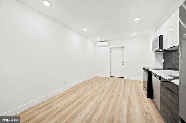 Building Photo - 5510 Matthews St