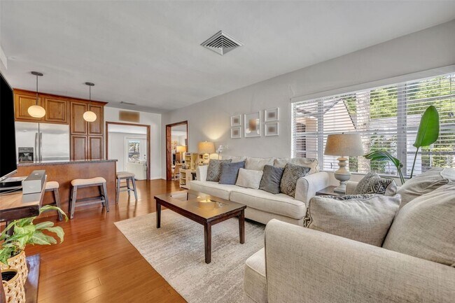 Building Photo - 780 Kangaroo Ct