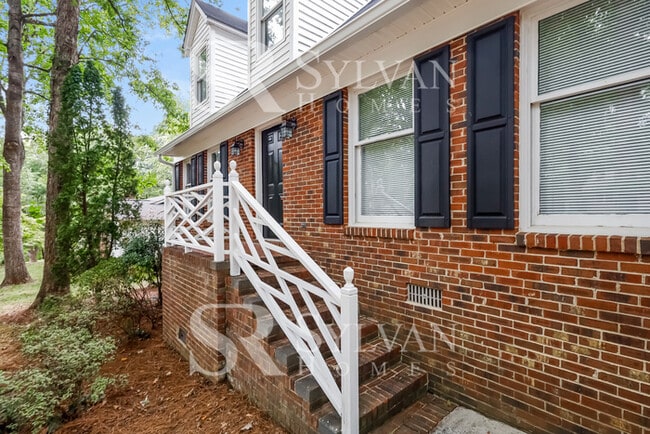 Building Photo - Enjoy living the good life in this 3 bedroom, 2.5 bathroom home