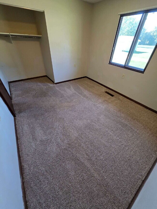 Building Photo - *WINTER MOVE-IN SPECIAL* 1 Bedroom | 1 Bat...