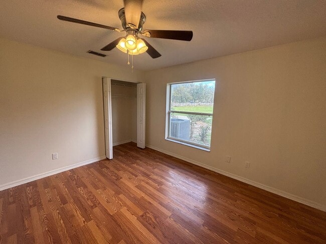 Building Photo - 3/3 Newly renovated on 3+ acres