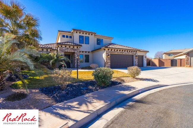 Building Photo - Stunning 5 Bedroom Home