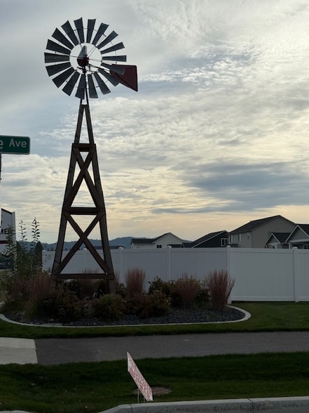 Building Photo - 5340 E Norma Ave