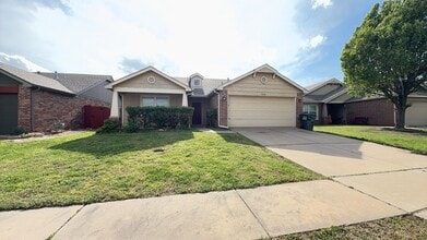 Building Photo - Welcome to your new 3 bedroom, 2 bath home in this wonderful Lake Valley community!