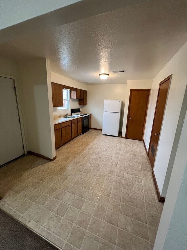 Building Photo - 216-218 W Home St