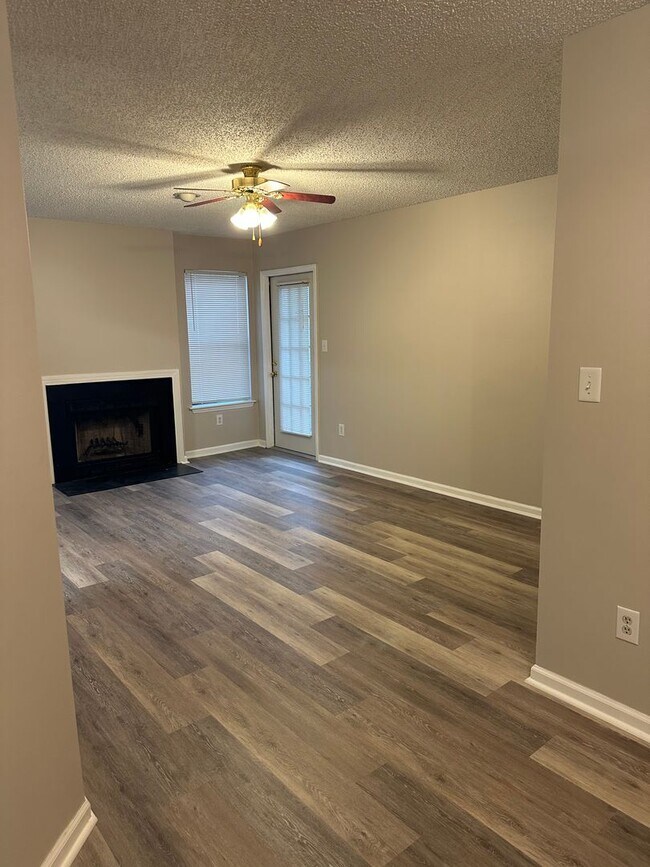Building Photo - Charming Condo with Private Balcony & Stackable Washer/Dryer Near RTP and Southpoint!