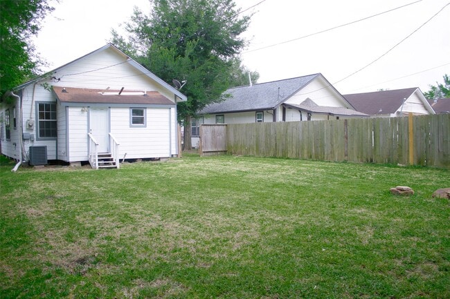 Building Photo - 1310 4th St