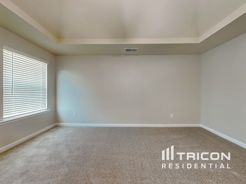 Building Photo - 3015 Button Cir