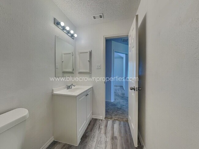 Building Photo - 1409 Post Oak Dr