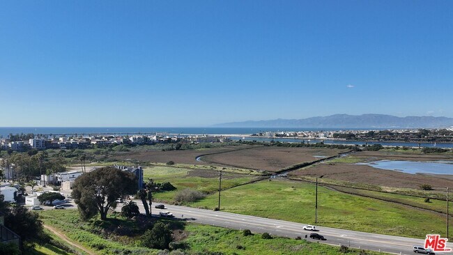 Building Photo - 8120 Billowvista Dr