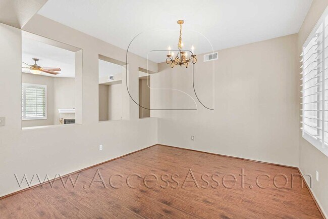 Building Photo - 1358 Baldwin St