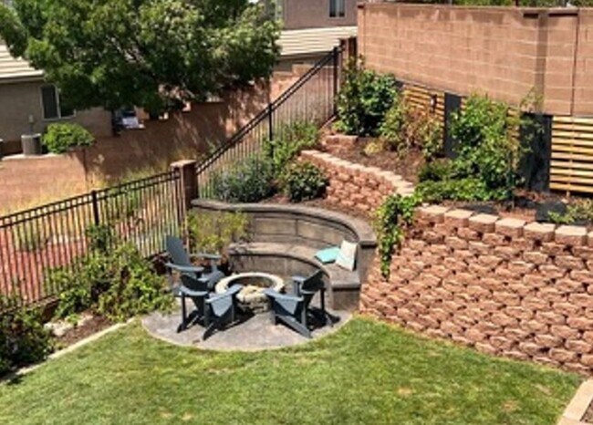 Building Photo - Beautiful, 6 Bedroom Home! 6 or 18 Month Lease!