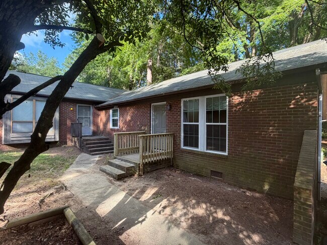 Building Photo - 4832 Hollenden Dr