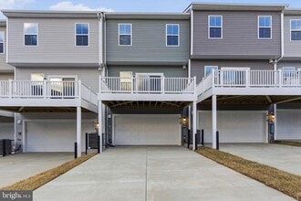 Building Photo - 410 18th Ave