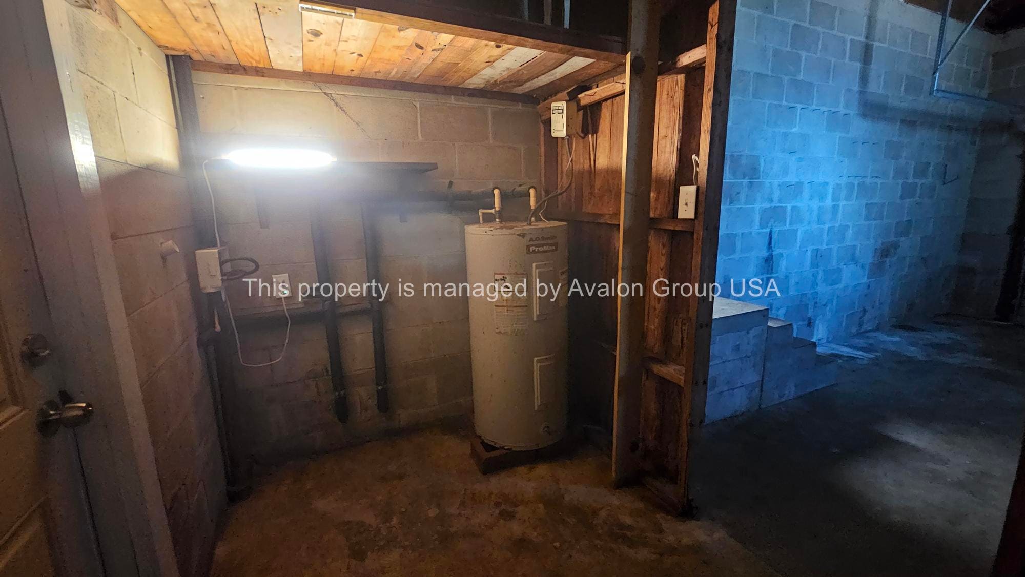 Building Photo - 5433 Oliver St S