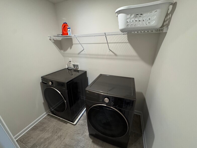 Building Photo - 1129 Georgian Point Dr