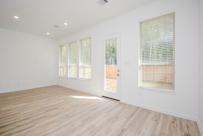 Building Photo - 571 Dry Fork Ln