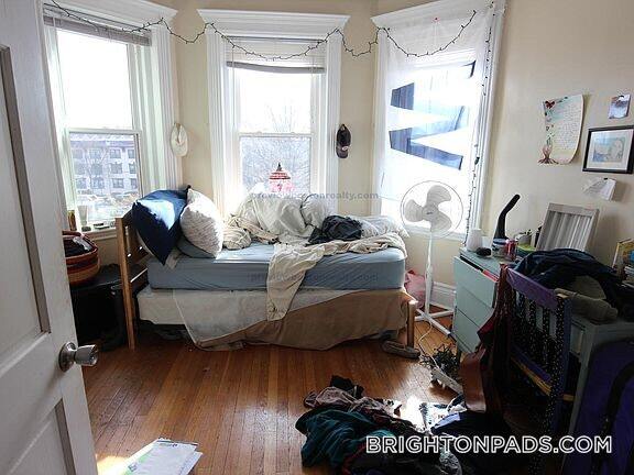 Building Photo - 1719 Commonwealth Ave