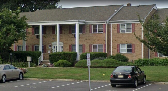 Building Photo - 61 Stonehurst Blvd