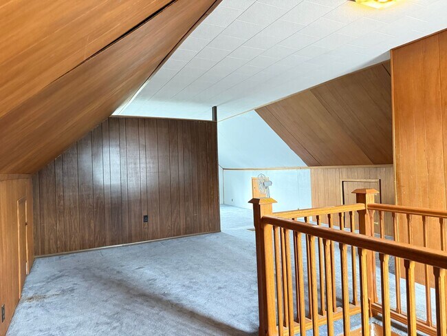 Building Photo - Beautiful 3 Bedroom 1 bathroom Cape Cod with Bonus Room!