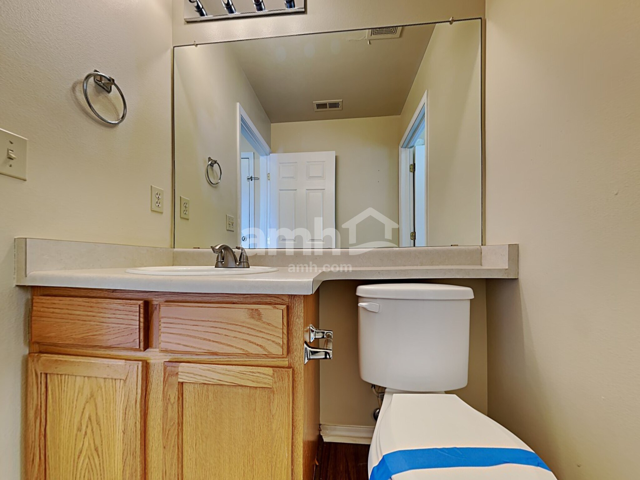 Building Photo - 2211 Pinyon Jay Dr
