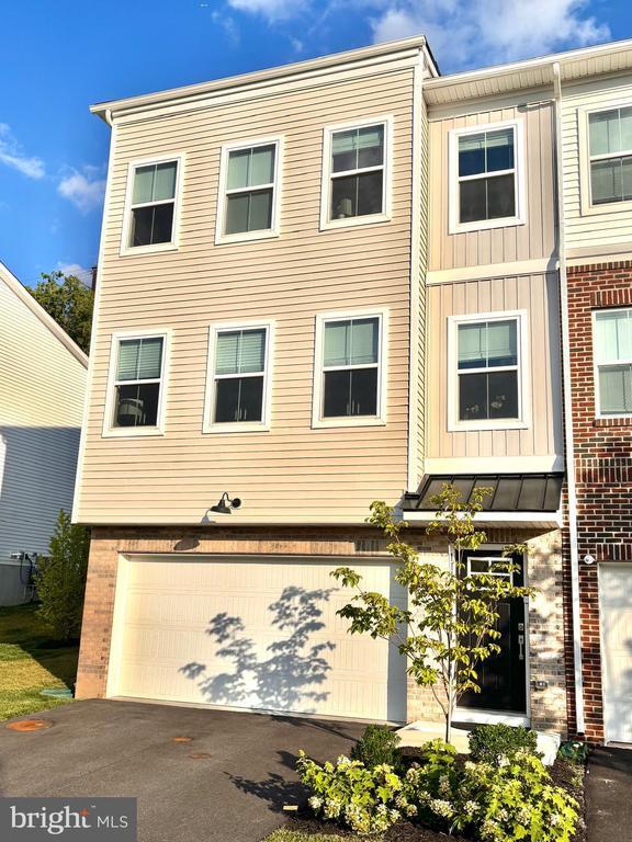 Building Photo - 111 Four Leaf Dr