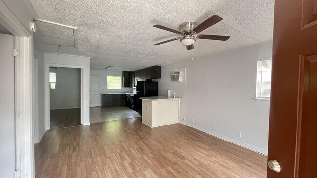 Primary Photo - 5693 Atlee Ave