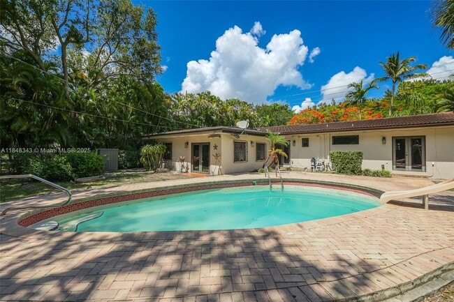 Building Photo - 7620 SW 59th Ave