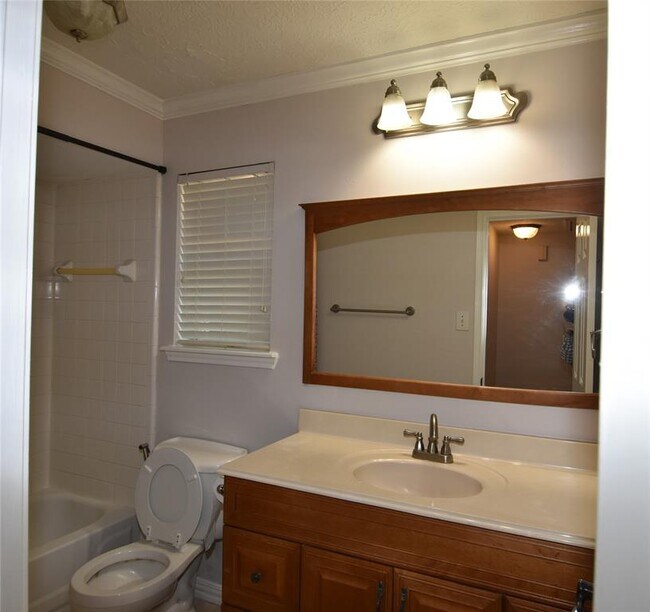 Building Photo - 22402 Rangeview Dr