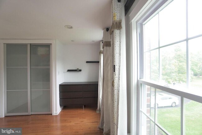 Building Photo - 113 N Stone Ridge Dr