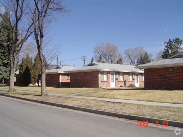 Building Photo - Leisure Apartments
