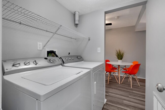 Building Photo - Two bedroom townhome, bath and half with washer and dryer connections