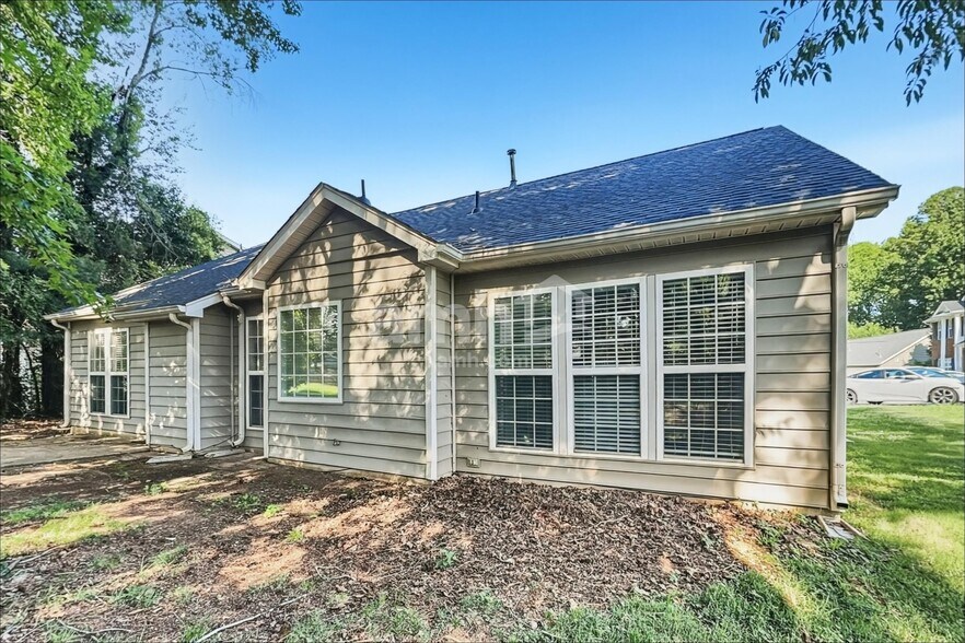 Building Photo - 7940 Ebony Rd