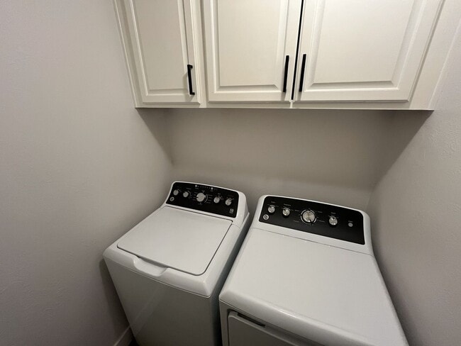 Building Photo - 3 bedroom, 2.5 bathroom home in the heart of Elk Grove