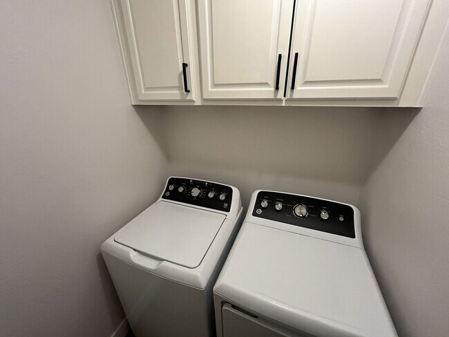 Building Photo - 3 bedroom, 3 bathroom home in the heart of Elk Grove