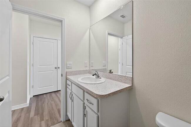 Building Photo - 5068 Captain Davis Dr