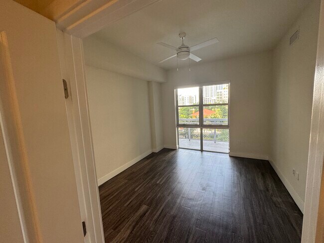 Building Photo - 520 NE 26th St