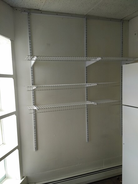 Kitchen Shelving - 33 Broadway