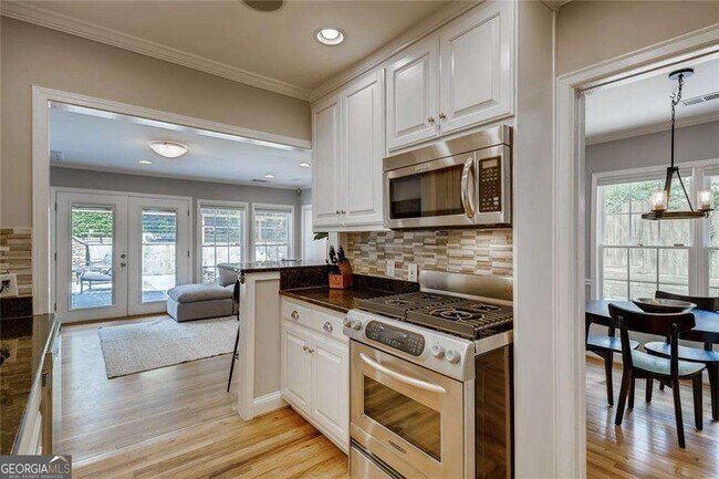 Building Photo - 3182 Clairwood Terrace