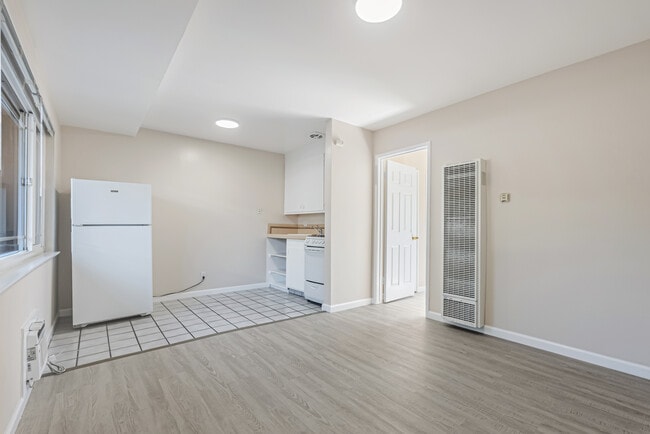 Building Photo - Sandpiper Apartments