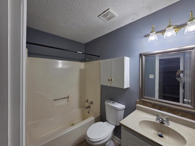 Building Photo - 96 Willow Dr