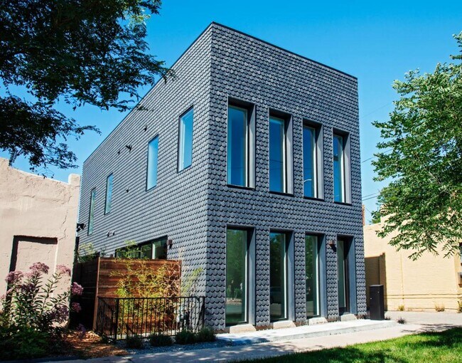 Building Photo - 1016 30th St