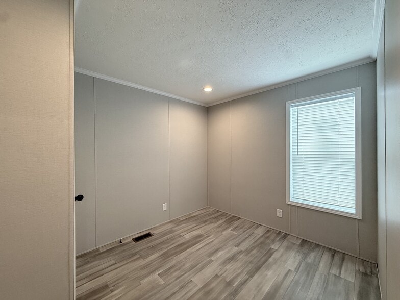Building Photo - 52962 N Yorktown Ct