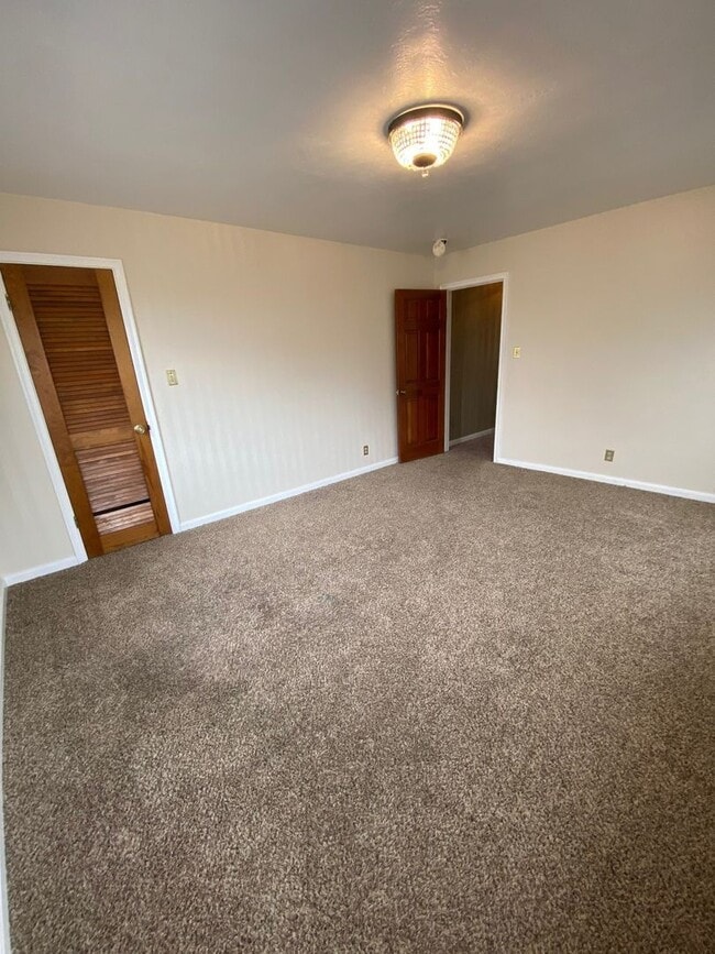 Building Photo - Beautiful Home in Old Southwest Reno w/Large Backyard