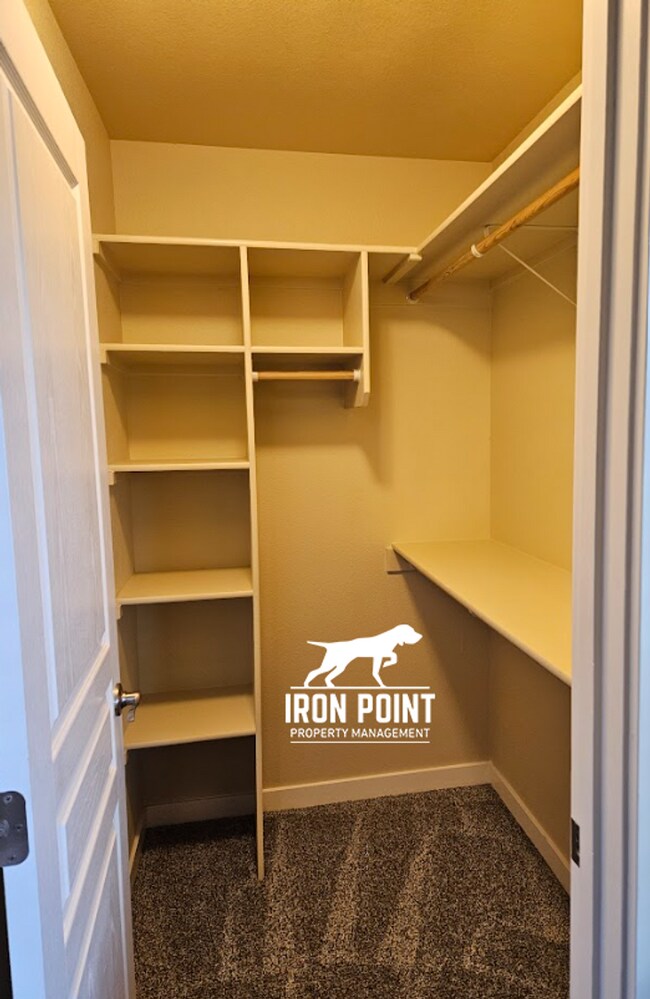 Building Photo - 3bed/2.5 bath Townhome in Boise w/2 Car Garage, Community Pool & Fitness Center