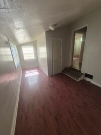 Building Photo - 433 Plaza Ave