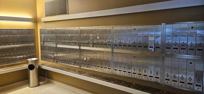 Building Photo - 555 W Cornelia Ave