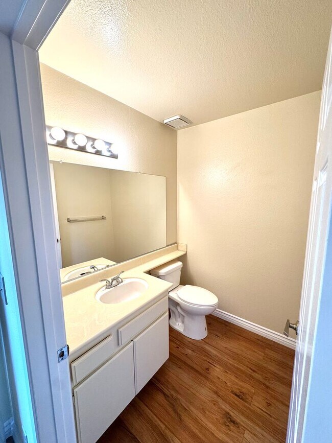 Building Photo - 12251 Moorpark St