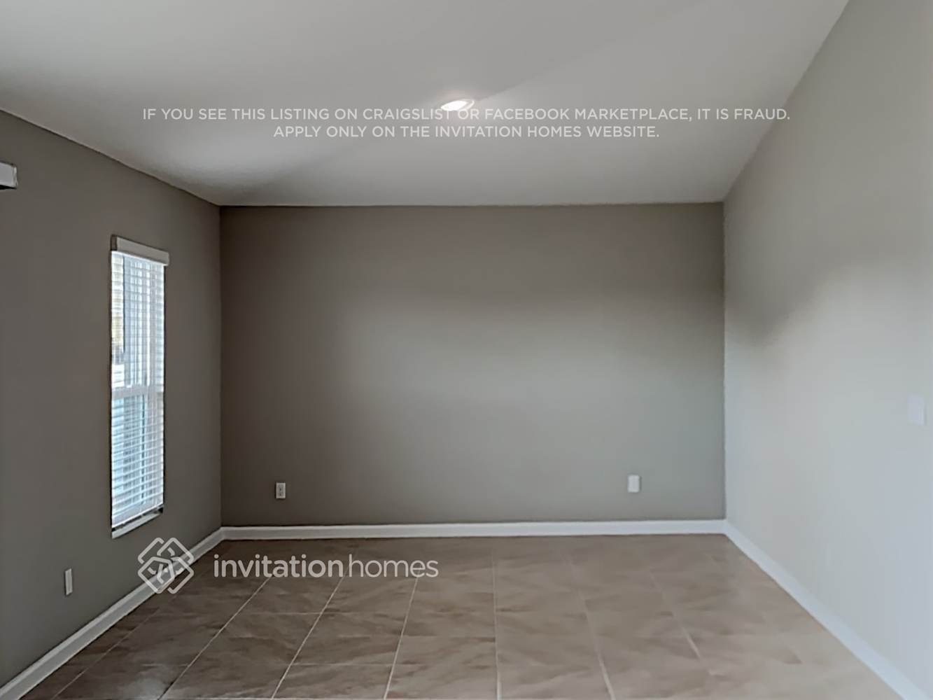 Building Photo - 3802 SW Daisy St