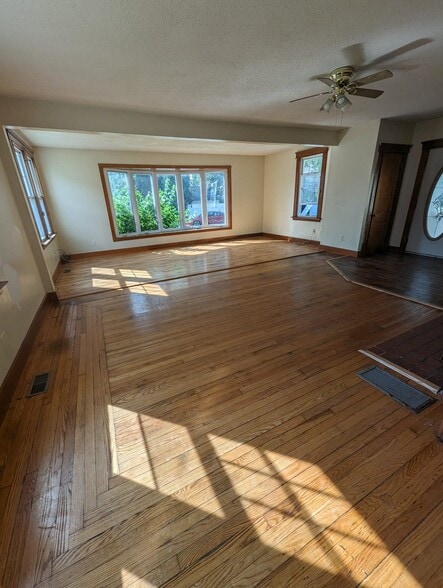 Building Photo - 131 Lexington Ave